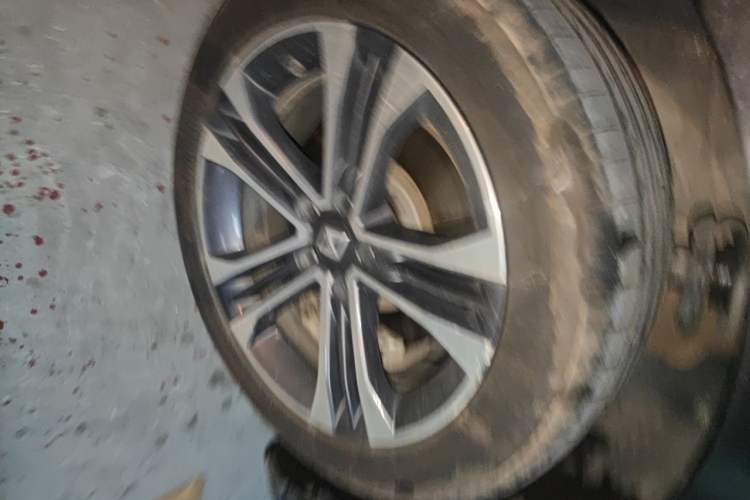 Used BORGWARD BX7 2016 28T Two-Wheel Drive Luxury Version 5 Seats Right Front Wheel Hub