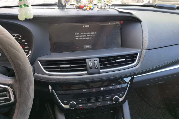Used BORGWARD BX7 2016 28T Two-Wheel Drive Luxury Version 5 Seats Audio And AC Panel