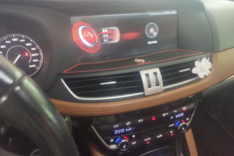 Used BORGWARD BX7 2016 28T Four-Wheel Drive Flagship Version 5 Seats Audio And AC Panel