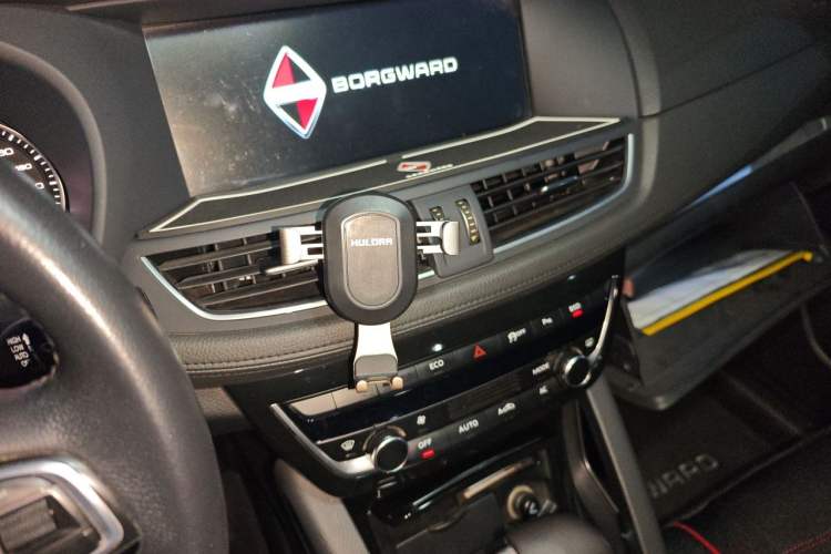 Used BORGWARD BX7 2016 28T Two-Wheel Drive Luxury Version 5 Seats Audio And AC Panel