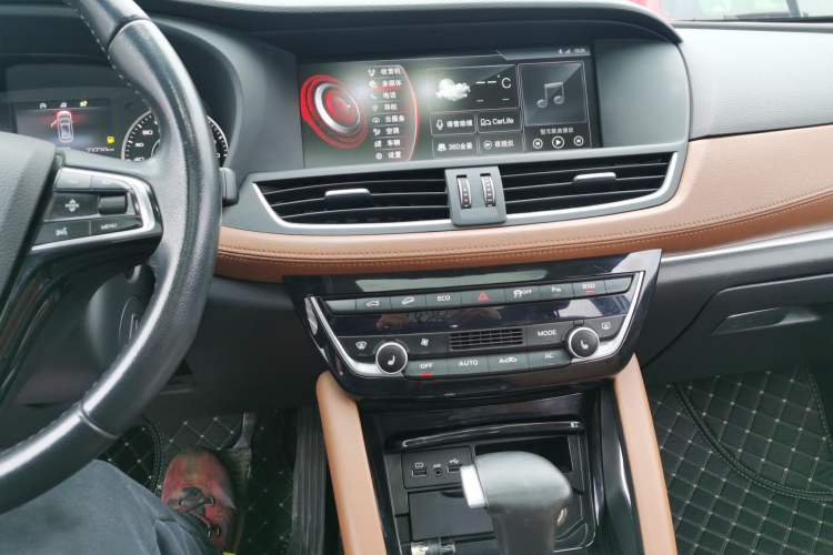 Used BORGWARD BX7 2016 28T Four-Wheel Drive Flagship Version 5 Seats Audio And AC Panel