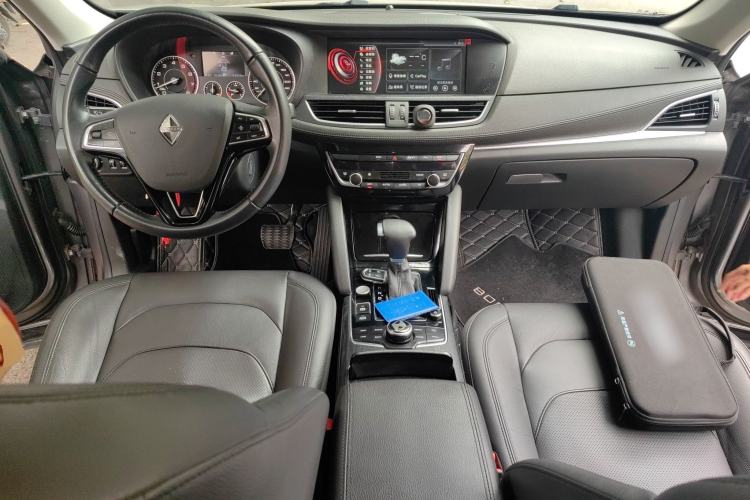 Used BORGWARD BX7 2016 28T Two-Wheel Drive Luxury Version 5 Seats Center Console