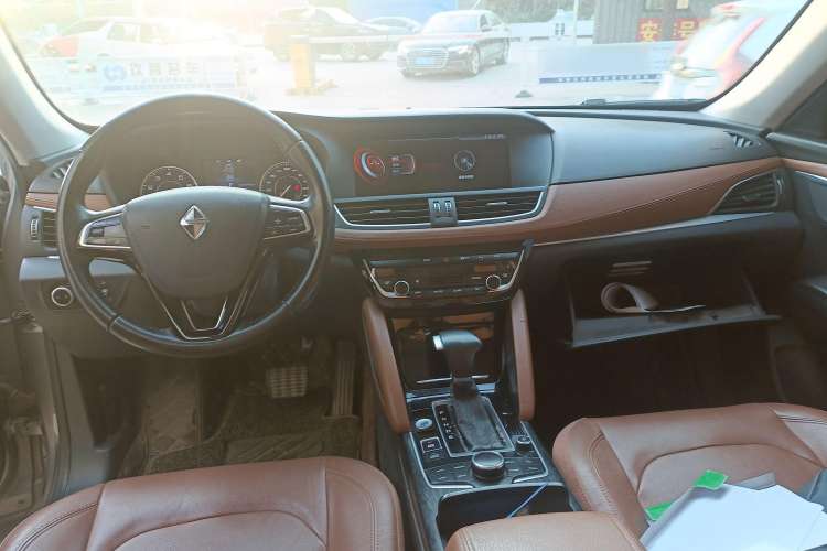Used BORGWARD BX7 2016 28T Two-Wheel Drive Luxury Version 5 Seats Center Console