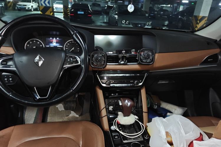 Used BORGWARD BX7 2016 28T Four-wheel Drive Luxury Edition 5 Seats Center Console