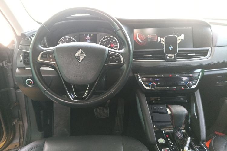 Used BORGWARD BX7 2016 28T Four-wheel Drive Luxury Edition 5 Seats Center Console