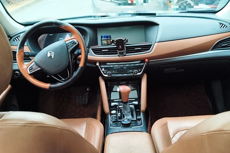 Used BORGWARD BX7 2016 28T Two-Wheel Drive Luxury Version 5 Seats Center Console