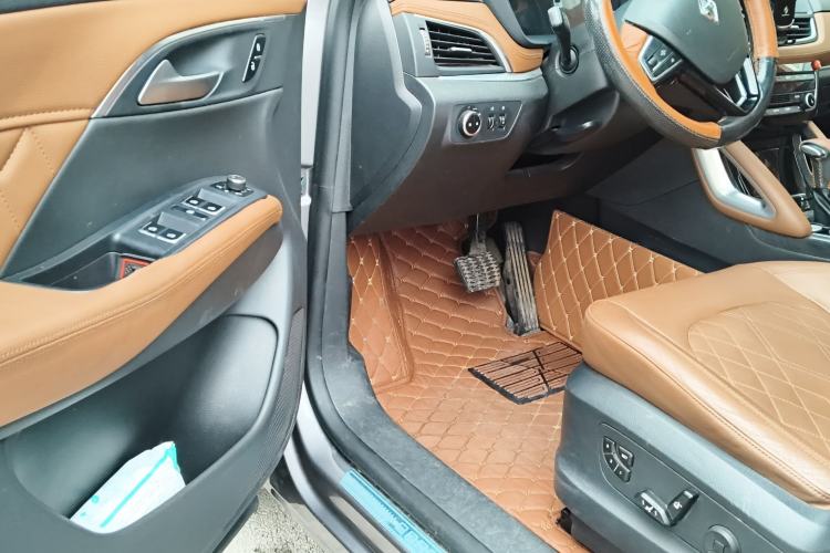 Used BORGWARD BX7 2016 28T Two-Wheel Drive Luxury Version 5 Seats Driver Seat