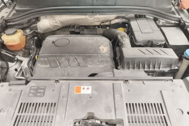 Used BORGWARD BX7 2016 28T Two-Wheel Drive Luxury Version 5 Seats Engine Bay