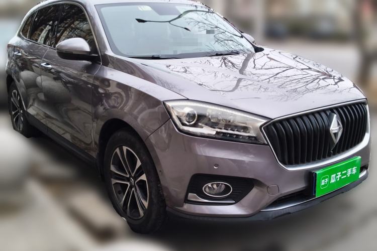 Used BORGWARD BX7 2016 28T Two-Wheel Drive Luxury Version 5 Seats Front Right 45 Deg