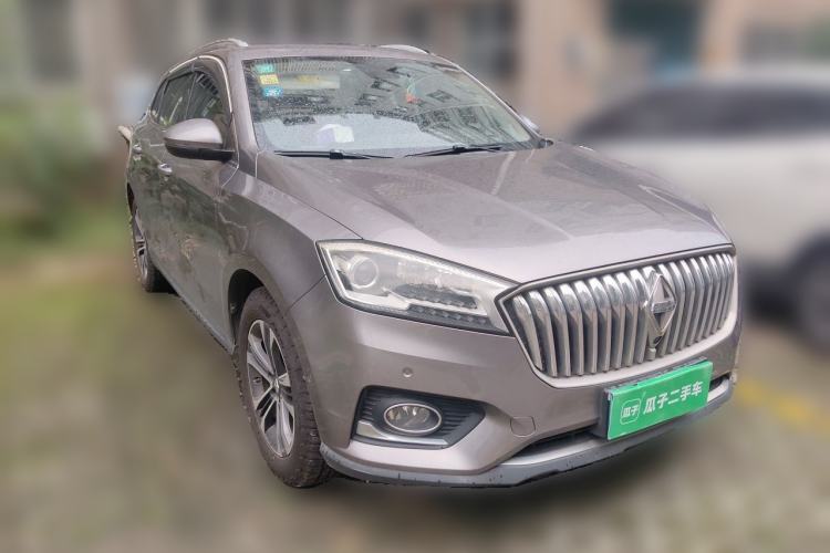 Used BORGWARD BX7 2016 28T Two-Wheel Drive Luxury Version 5 Seats Front Right 45 Deg