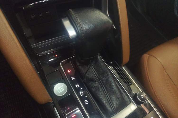 Used BORGWARD BX7 2016 28T Four-Wheel Drive Flagship Version 5 Seats Gear Lever