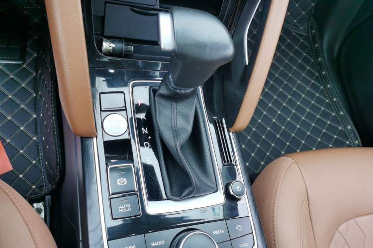 Used BORGWARD BX7 2016 28T Four-Wheel Drive Flagship Version 5 Seats Gear Lever