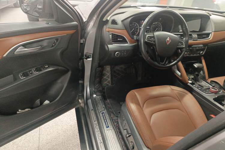 Used BORGWARD BX7 2016 28T Four-wheel Drive Luxury Version 7 Seats Interior 3