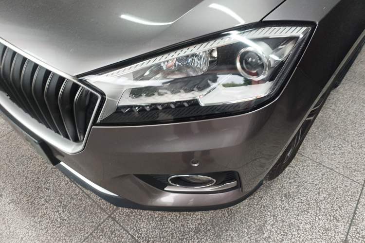 Used BORGWARD BX7 2016 28T Four-wheel Drive Luxury Version 7 Seats Left Front Headlight