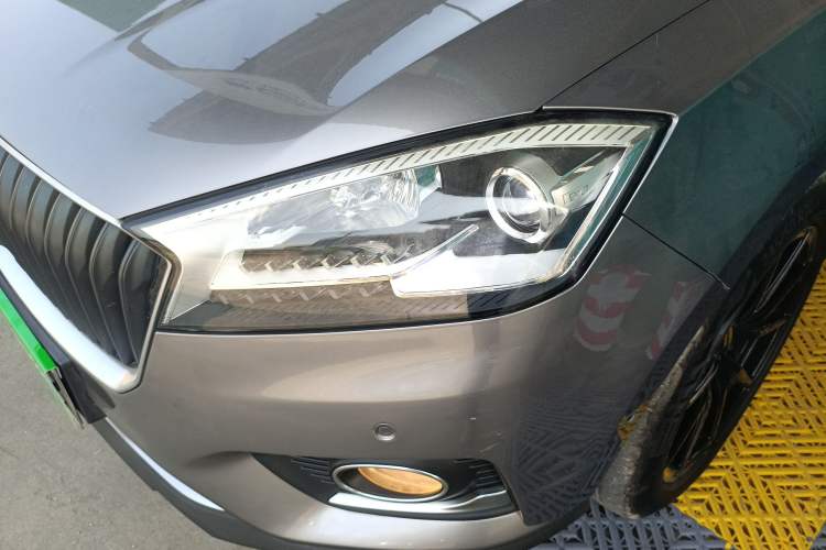 Used BORGWARD BX7 2016 28T Four-wheel Drive Luxury Edition 5 Seats Left Front Headlight
