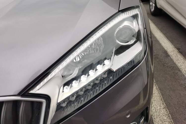 Used BORGWARD BX7 2016 28T Four-Wheel Drive Flagship Version 5 Seats Left Front Headlight