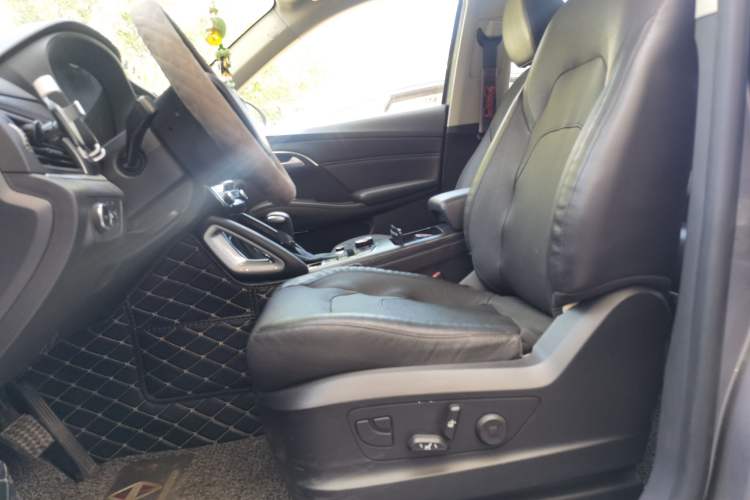 Used BORGWARD BX7 2016 28T Two-Wheel Drive Luxury Version 5 Seats Left Front Seat