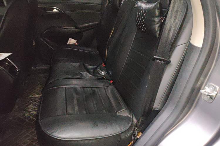 Used BORGWARD BX7 2016 28T Two-Wheel Drive Luxury Version 5 Seats Left Rear Seat