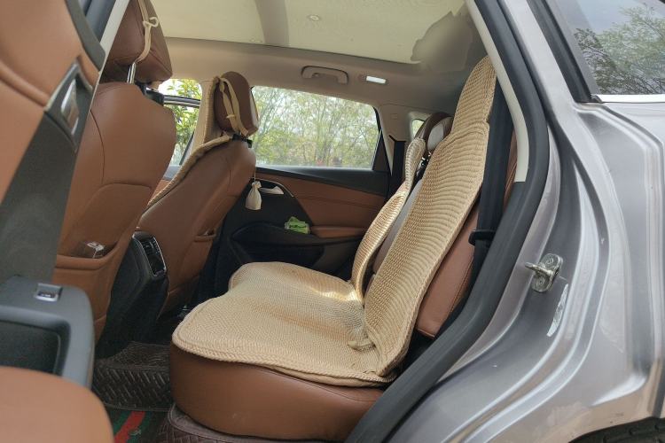 Used BORGWARD BX7 2016 28T Two-Wheel Drive Luxury Version 5 Seats Left Rear Seat