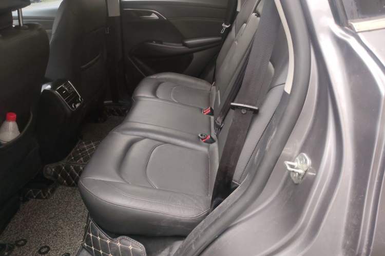 Used BORGWARD BX7 2016 28T Two-Wheel Drive Luxury Version 5 Seats Left Rear Seat