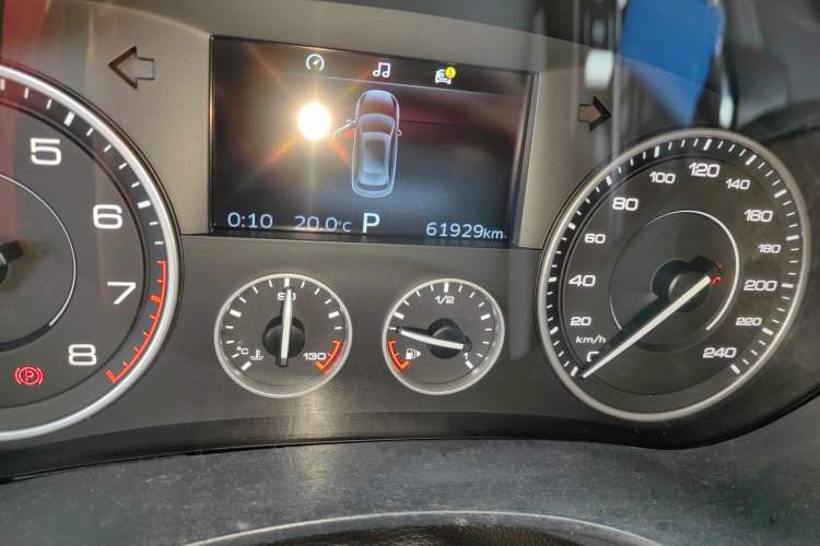 Used BORGWARD BX7 2016 28T Two-Wheel Drive Luxury Version 5 Seats Odometer Close Up