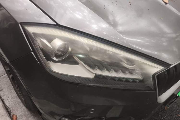 Used BORGWARD BX7 2016 28T Two-Wheel Drive Luxury Version 5 Seats Right Front Headlight