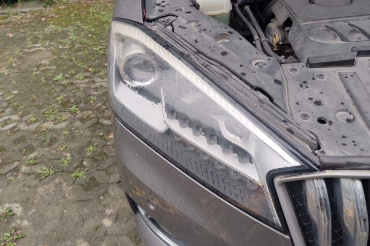 Used BORGWARD BX7 2016 28T Two-Wheel Drive Luxury Version 5 Seats Right Front Headlight