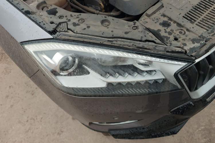 Used BORGWARD BX7 2016 28T Four-Wheel Drive Flagship Version 5 Seats Right Front Headlight