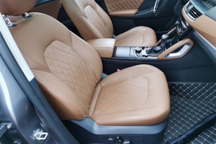 Used BORGWARD BX7 2016 28T Four-Wheel Drive Flagship Version 5 Seats Right Front Seat