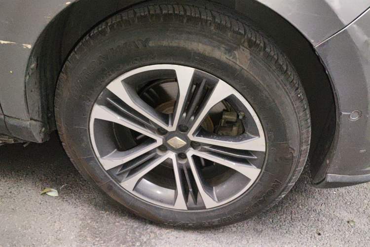 Used BORGWARD BX7 2016 28T Two-Wheel Drive Luxury Version 5 Seats Right Front Wheel Hub