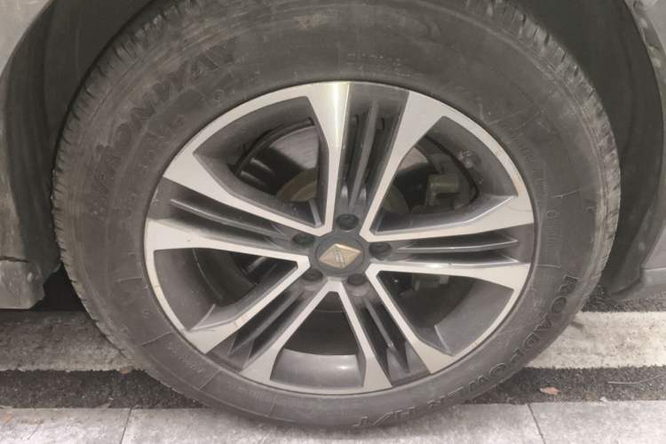 Used BORGWARD BX7 2016 28T Two-Wheel Drive Luxury Version 5 Seats Right Front Wheel Hub