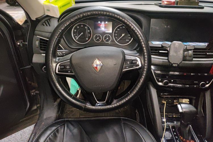 Used BORGWARD BX7 2016 28T Two-Wheel Drive Luxury Version 5 Seats Steering Wheel