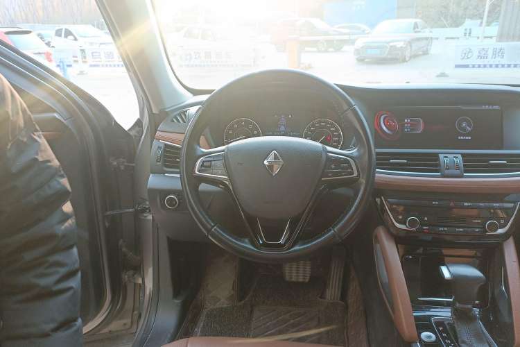 Used BORGWARD BX7 2016 28T Two-Wheel Drive Luxury Version 5 Seats Steering Wheel