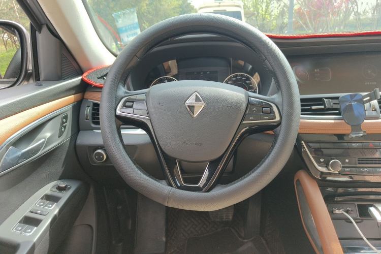 Used BORGWARD BX7 2016 28T Two-Wheel Drive Luxury Version 5 Seats Steering Wheel
