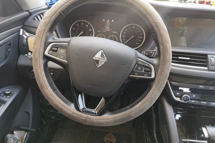 Used BORGWARD BX7 2016 28T Two-Wheel Drive Luxury Version 5 Seats Steering Wheel