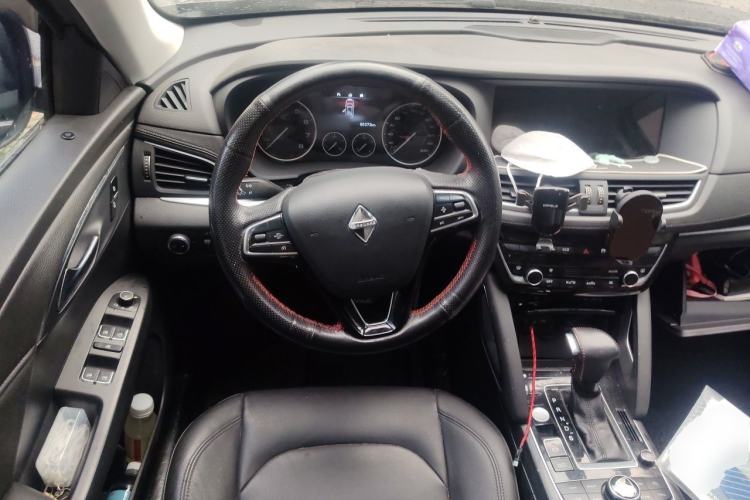 Used BORGWARD BX7 2016 28T Two-Wheel Drive Luxury Version 5 Seats Steering Wheel