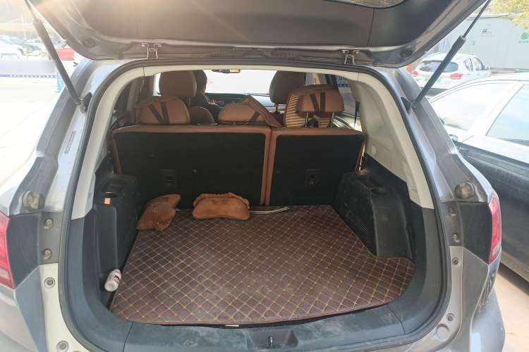 Used BORGWARD BX7 2016 28T Two-Wheel Drive Luxury Version 5 Seats Trunk
