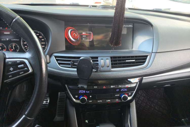 Used BORGWARD BX7 2016 28T Two-Wheel Drive Luxury Version 5 Seats Audio And AC Panel