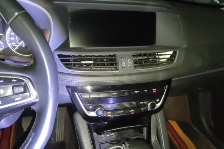 Used BORGWARD BX7 2016 28T Two-Wheel Drive Luxury Version 5 Seats Audio And AC Panel