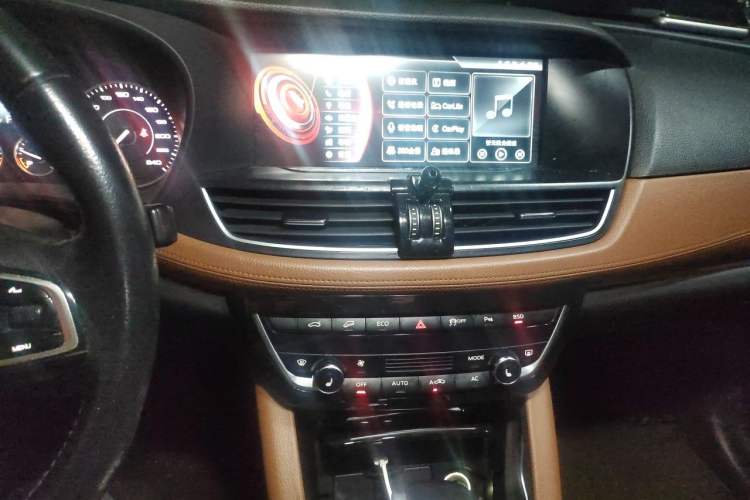 Used BORGWARD BX7 2016 28T Four-Wheel Drive Flagship Version 5 Seats Audio And AC Panel