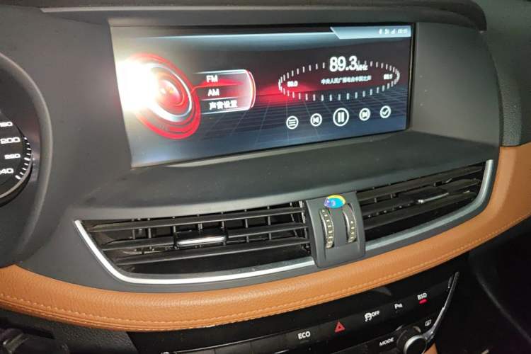 Used BORGWARD BX7 2016 28T Two-Wheel Drive Luxury Version 5 Seats Audio And AC Panel