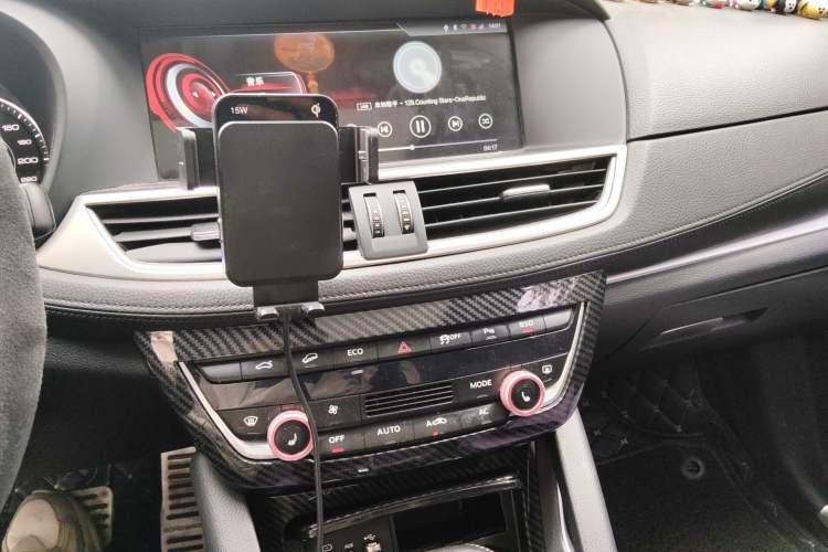 Used BORGWARD BX7 2016 28T Four-Wheel Drive Flagship Version 5 Seats Audio And AC Panel