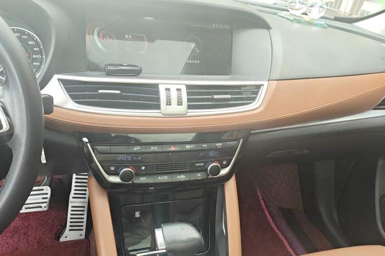 Used BORGWARD BX7 2016 28T Four-wheel Drive Luxury Edition 5 Seats Audio And AC Panel