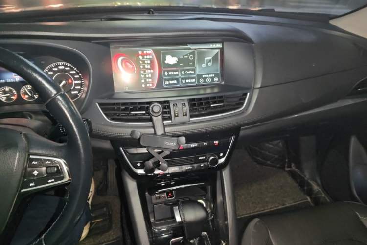 Used BORGWARD BX7 2016 28T Two-Wheel Drive Luxury Version 5 Seats Audio And AC Panel