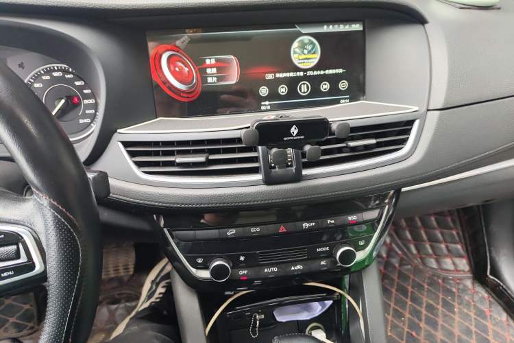 Used BORGWARD BX7 2016 28T Four-wheel Drive Luxury Edition 5 Seats Audio And AC Panel