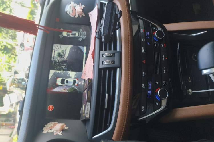 Used BORGWARD BX7 2016 28T Four-wheel Drive Luxury Version 7 Seats Audio And AC Panel