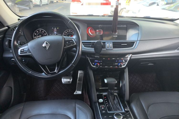 Used BORGWARD BX7 2016 28T Two-Wheel Drive Luxury Version 5 Seats Center Console