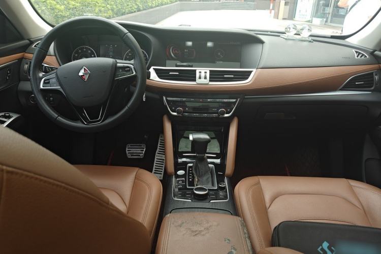Used BORGWARD BX7 2016 28T Four-wheel Drive Luxury Edition 5 Seats Center Console