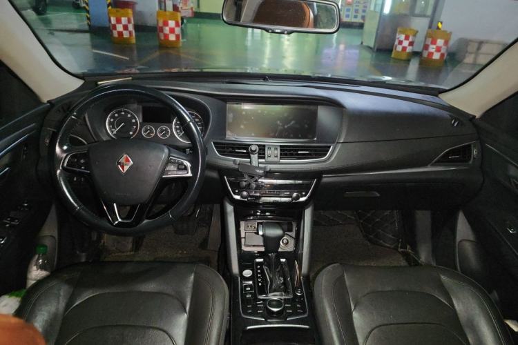 Used BORGWARD BX7 2016 28T Two-Wheel Drive Luxury Version 5 Seats Center Console