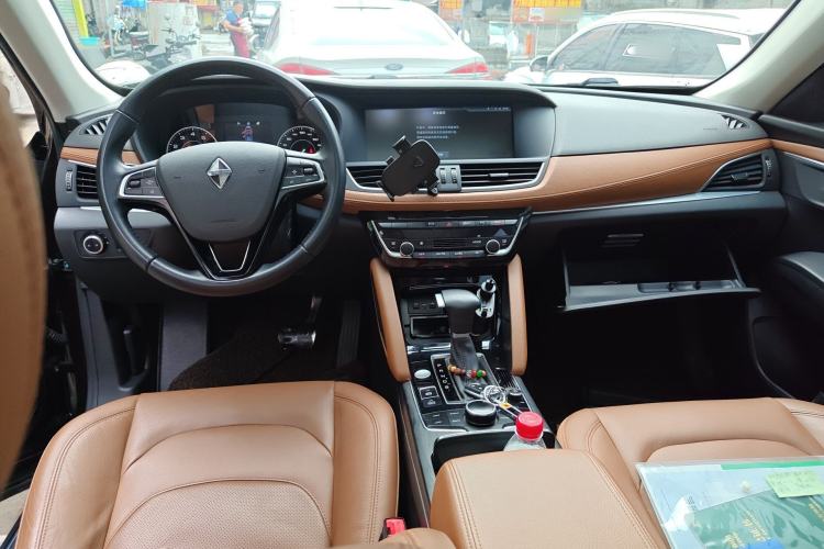 Used BORGWARD BX7 2016 28T Two-Wheel Drive Luxury Version 5 Seats Center Console